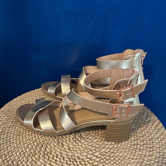 Women’s MATERIAL GIRL Gladiators ROSE GOLD Heeled Sandals Size 10 - Picture 2 of 6